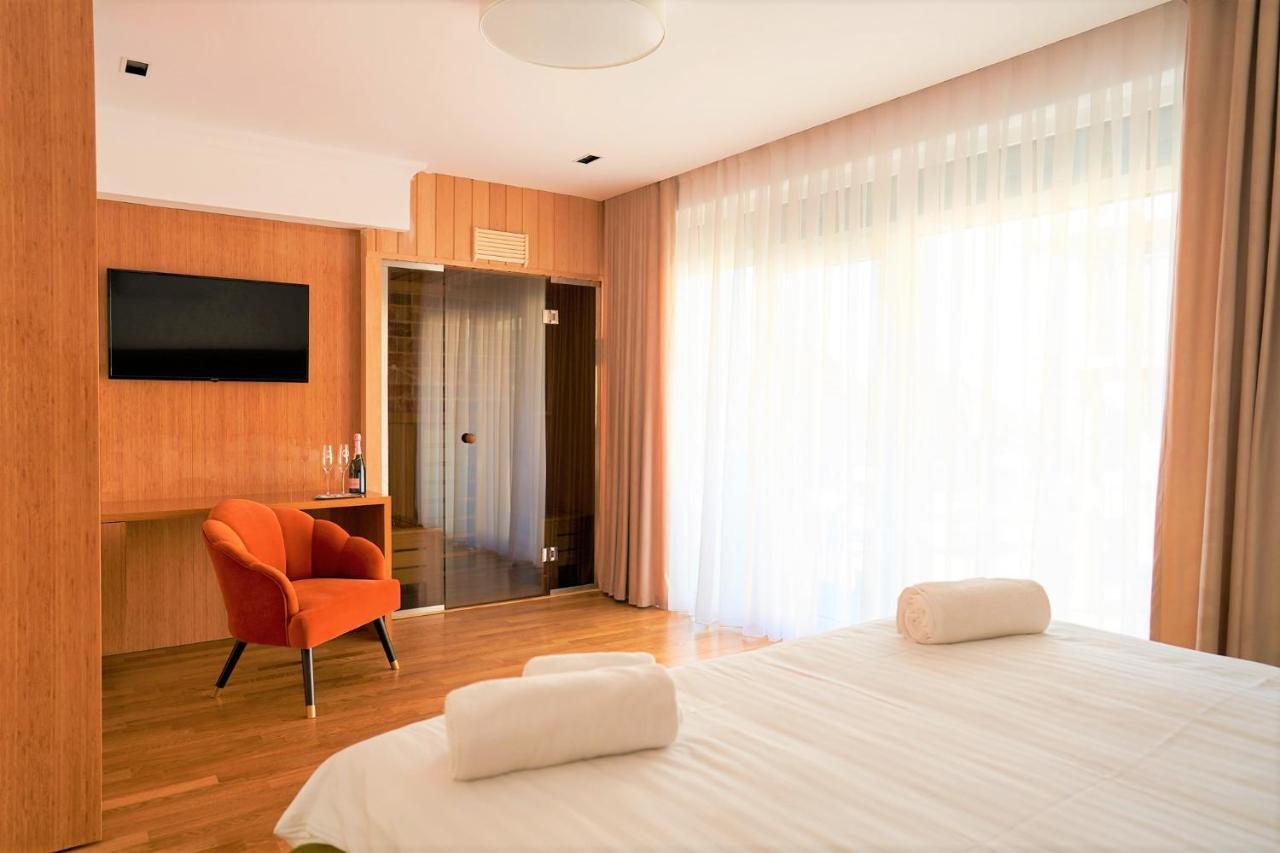 Hotel Glory Oradea Extérieur photo