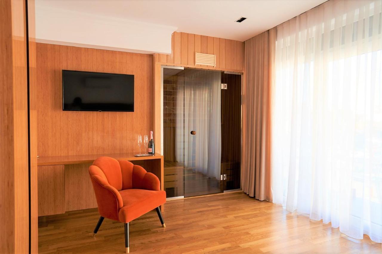 Hotel Glory Oradea Extérieur photo