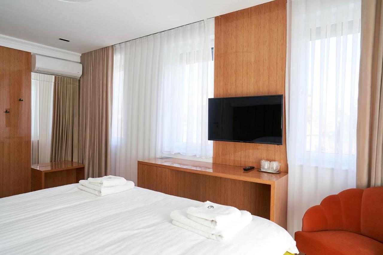 Hotel Glory Oradea Extérieur photo