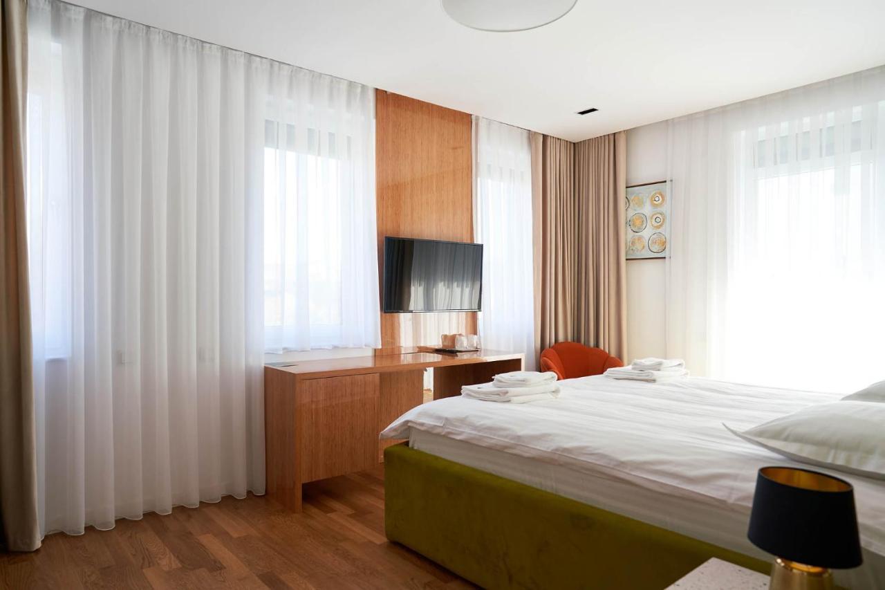 Hotel Glory Oradea Extérieur photo